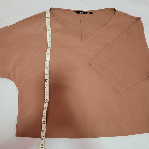 UNIQLO Women's Minimalist Oversized Warm Brown Boxy Top - Modern Relaxed Fit - Picture 6 of 8